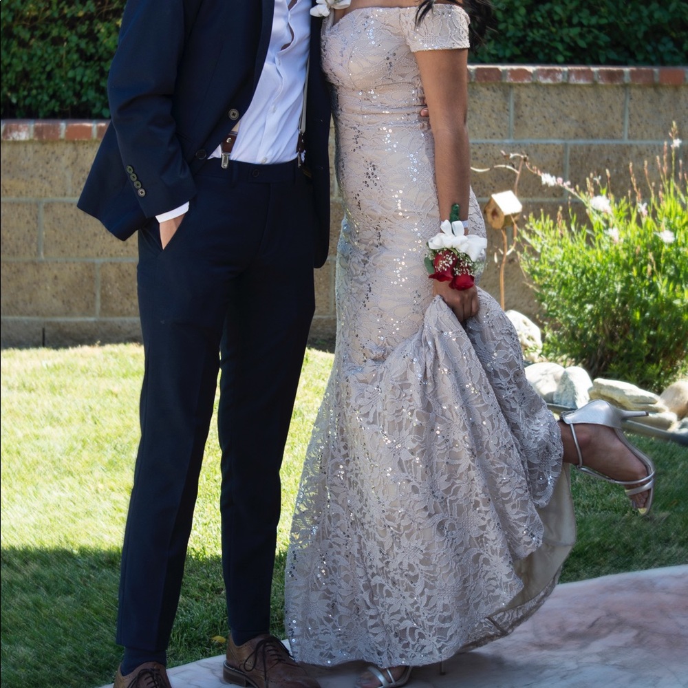 BEAUTIFUL PROM DRESS